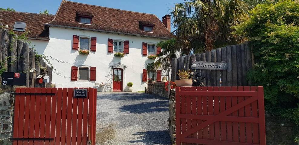 Maison d’hôte pour 2 personnes, avec jardin ainsi que terrasse et vue à Aroue-Ithorots-Olhaïby