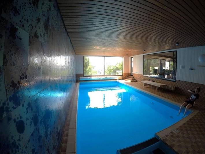 Ferienhaus für 10 Personen, mit Balkon und Whirlpool sowie Terrasse und Pool