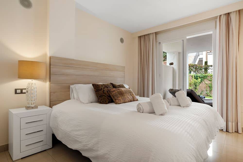 Entire apartment, 2 Bed Apartment Lbe in Cortijo Del Mar Resort Sleeps 5 in Vista Azur, Estepona