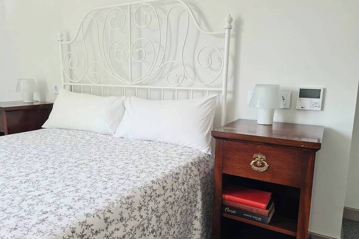 Parador-view apt- sleeps 4-1-bed apt shared rooftop terrace with castle view in Carmona, Province de Séville