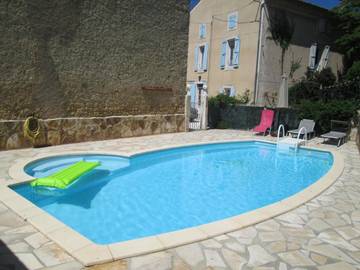 Gîte pour 5 personnes, avec piscine et jardin, adapté aux familles à Puisserguier