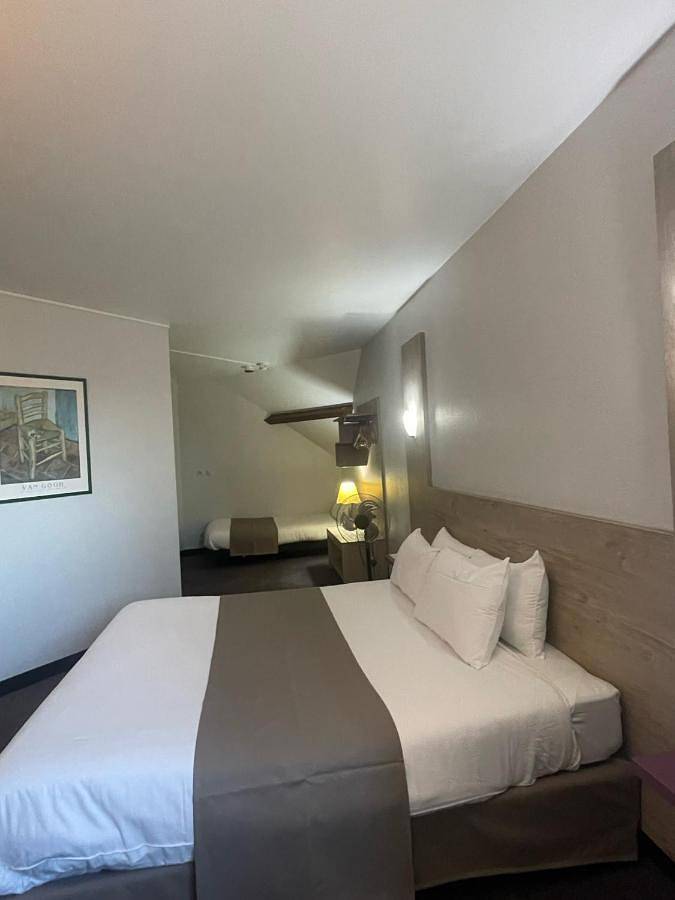 Hôtel pour 2 personnes, avec terrasse, animaux acceptés à Saint-Fargeau-Ponthierry - 3