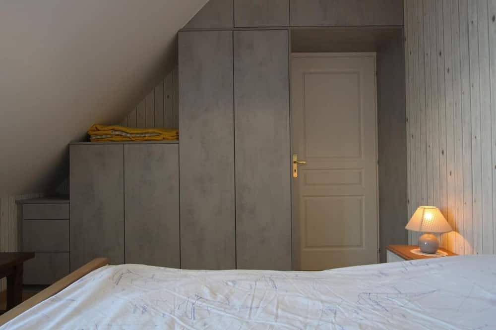 Entire apartment, Port View Apartment in Barfleur with Parking in Barfleur, Cherbourg region