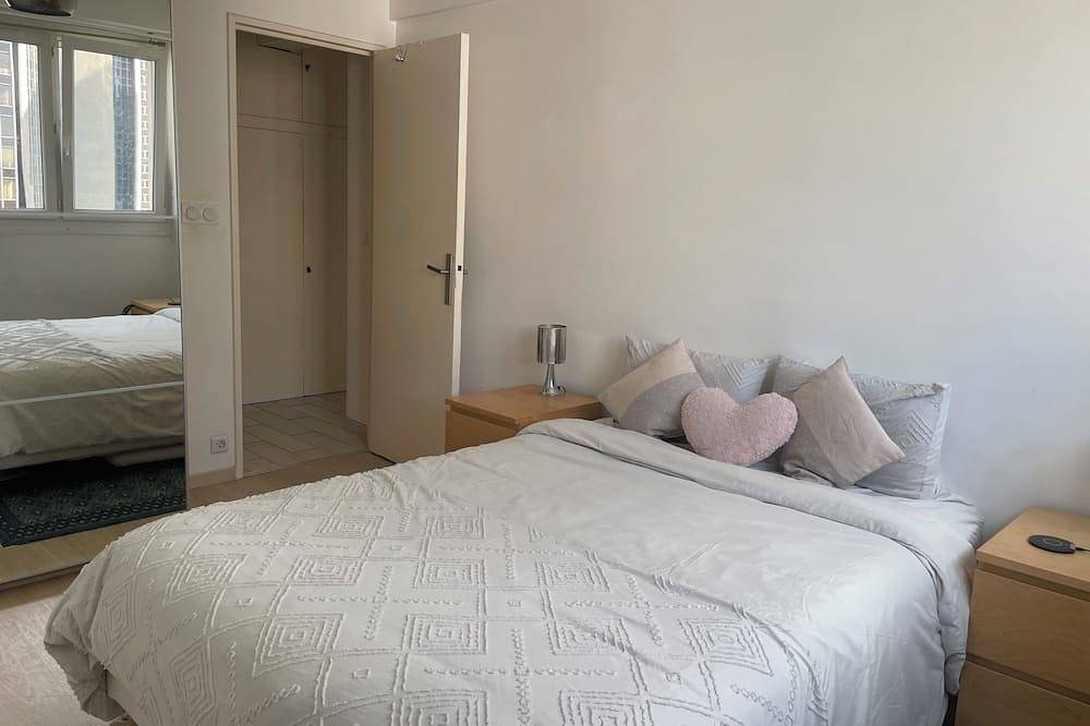 Ganze Wohnung, Comfortable 3-room apartment in La Défense close to transport links in Puteaux, Hauts-de-Seine
