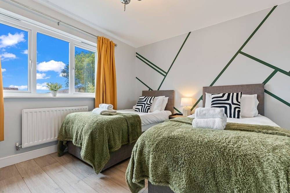 Charming House •  Central Location • Free Parking in Warwickshire