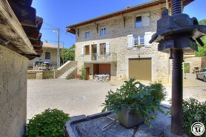 Location de vacances pour 5 personnes, avec Balcon et Jardin dans Saint-Jean-le-Vieux (Ain)