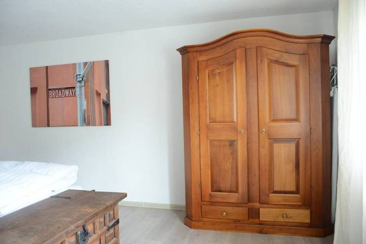 Ganze Wohnung, Großes Appartement, 2 min vom Bodensee entfernt, mit Balkon. Haustierfreundlich! in Ermatingen, Untersee