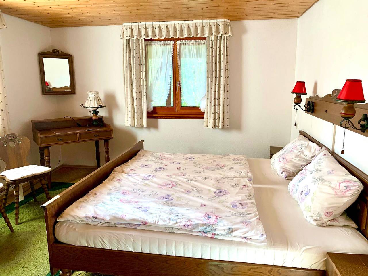 Apartamento entero, Apartamento 'Hüsli' con vistas a la montaña, terraza compartida y Wi-Fi in Suedlicher Schwarzwald, Titisee-Neustadt