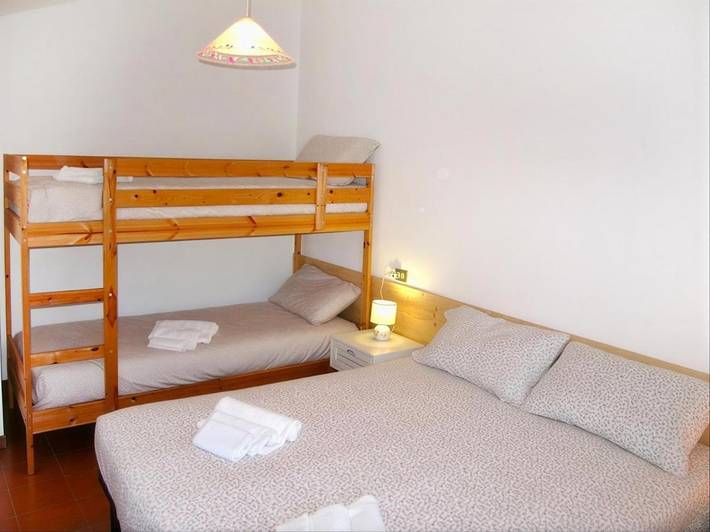 Gîte pour 6 personnes, avec vue et terrasse à Colere - 3