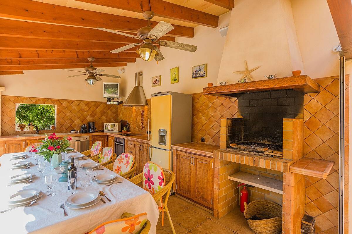 Casa de vacaciones Es Porrassar con vistas a la montaña, piscina, Wi-Fi, aire acondicionado, terraza in Cas Concos, Felanitx