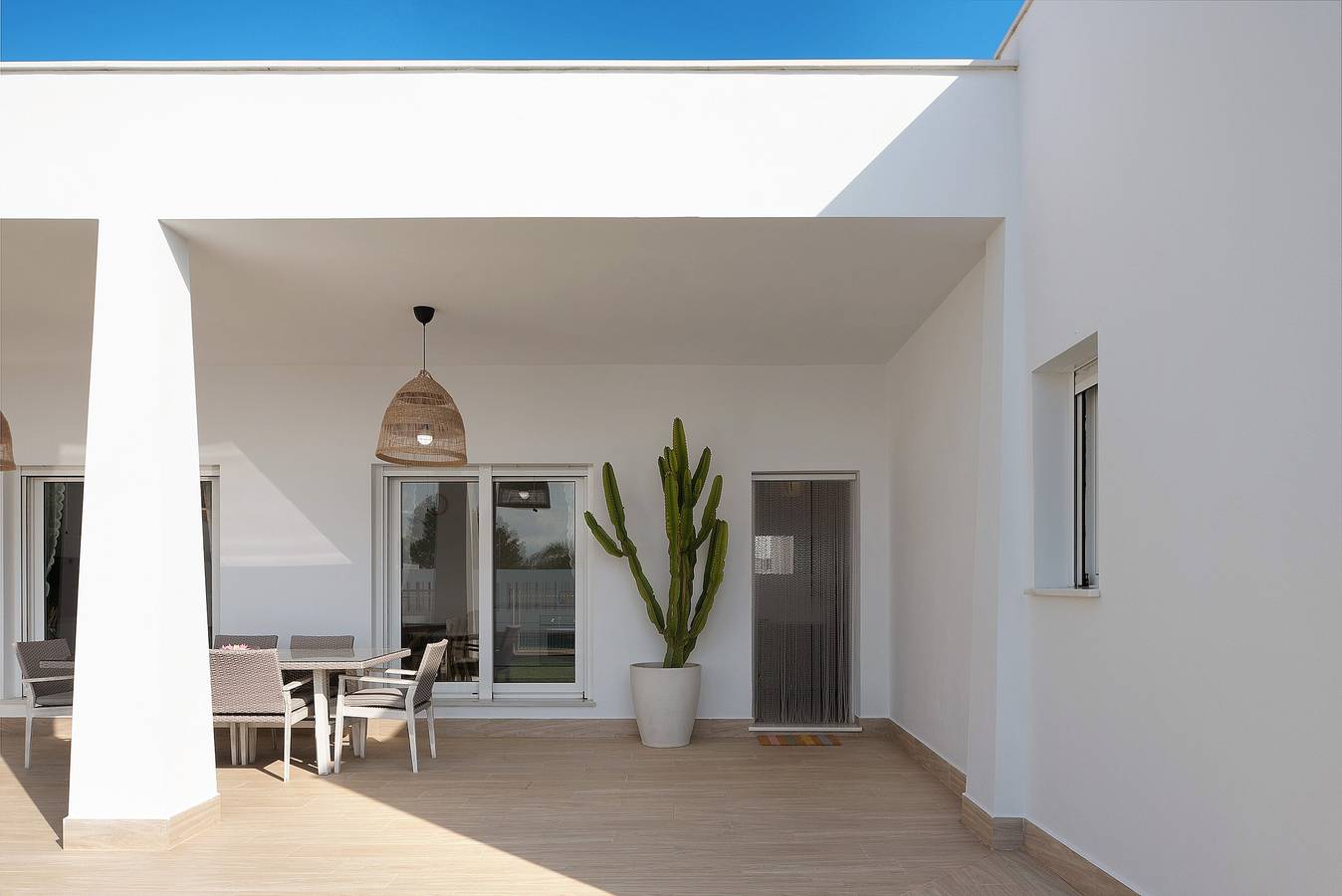 Villa Blanca avec piscine, Wi-Fi, climatisation, terrasse et jardin. in Fuente del Gallo, Conil de la Frontera