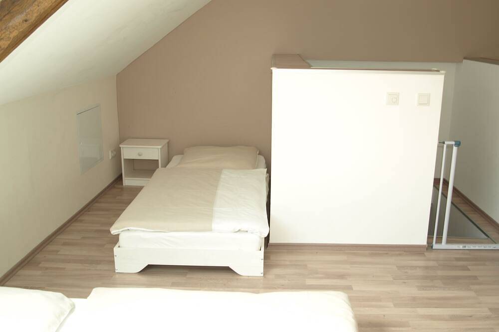 Ferienhaus zur Alleinnutzung, Garten-Sauna, Außenwhirlpool, Wlan, Spielscheune in Plütscheid, Eifelkreis Bitburg-Prüm