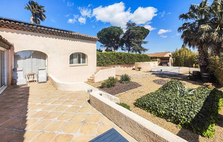Geräumige 180 m² große Wohnung mit Pool und Annehmlichkeiten in der Nähe des Stadtzentrums von Montady in Montady, Côte d'Améthyste