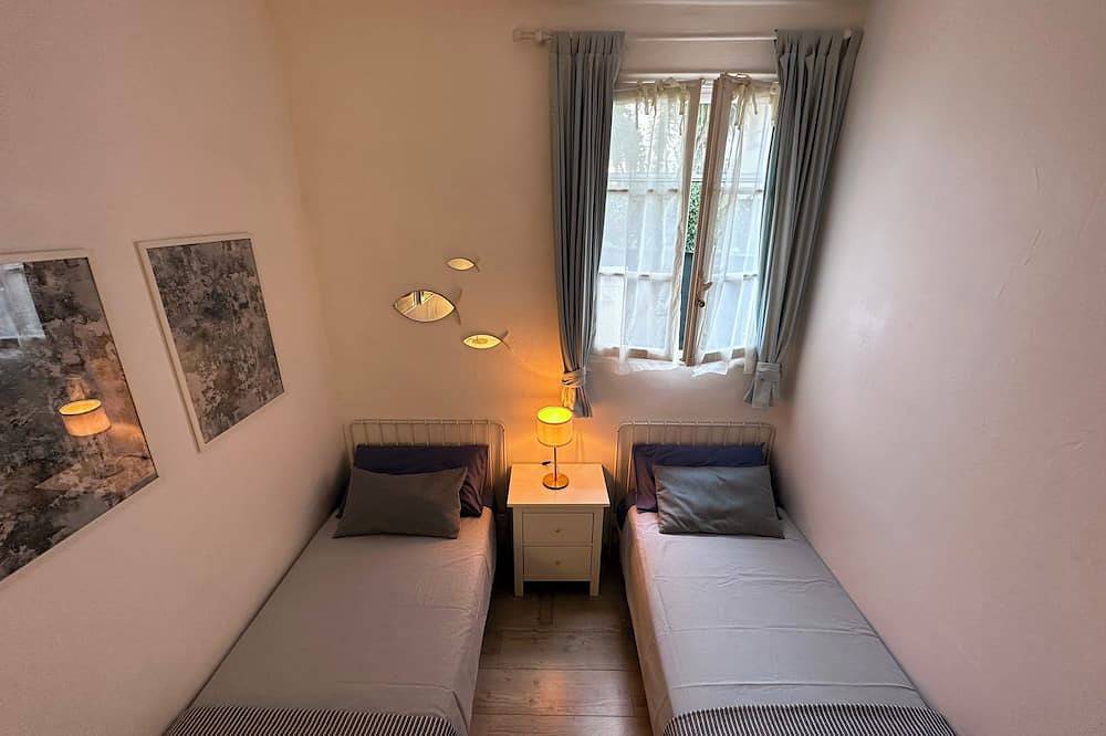 2 Schritte von den Stränden schöne Villa mit Garten in Antibes, Mittelmeerküste (Frankreich)