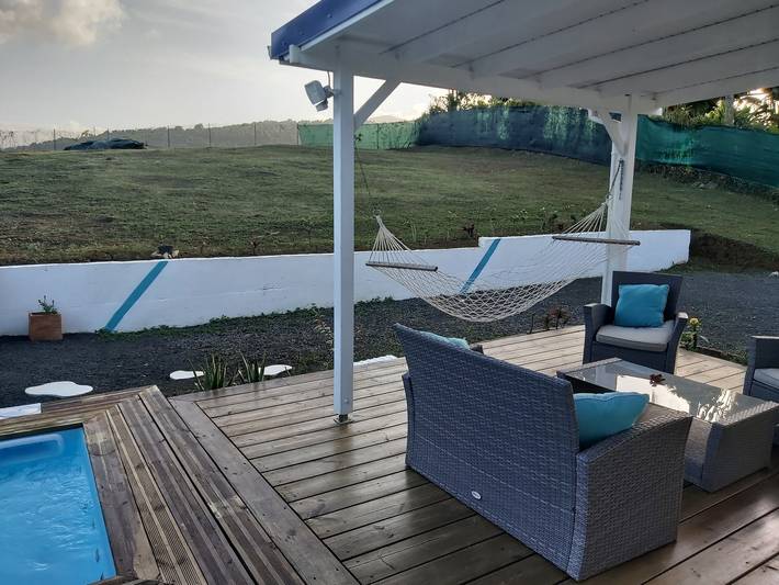 Location de vacances pour 2 personnes, avec piscine et terrasse à Sainte-Rose - 2