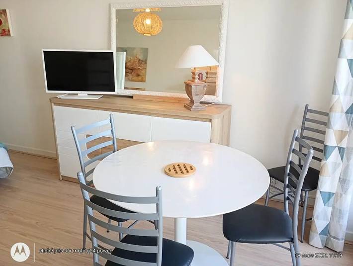 Studio entier, Logement trés agréable avec vue sur lac in Aix-les-Bains, Région de Chambéry