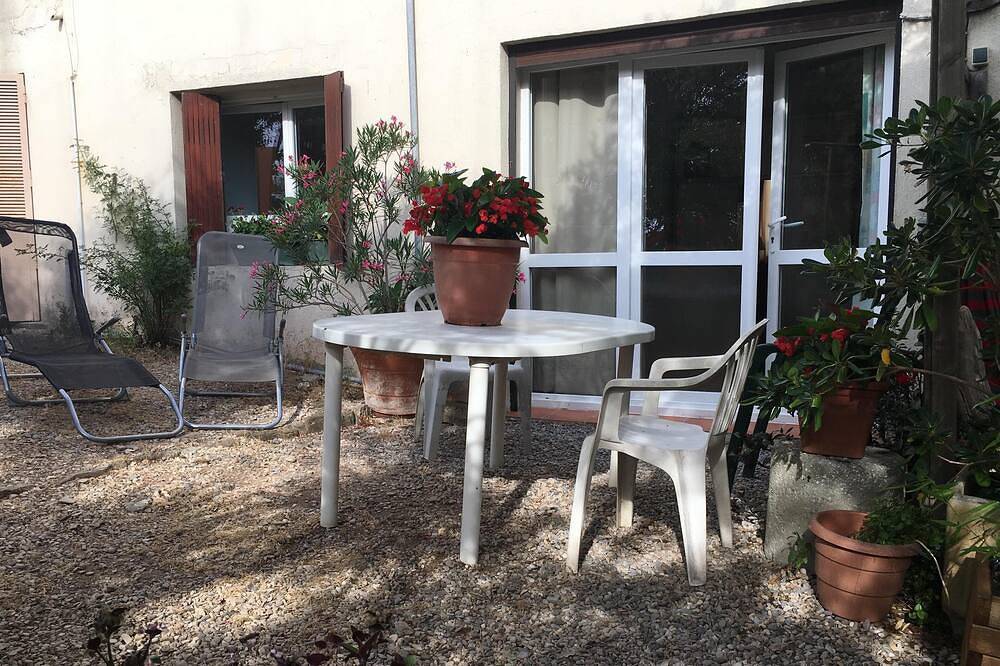 Appartement entier, Tarif Spec Juin/Juil Giens Studio 2/4 pers Jard-Barbec 300 m Port duniel in La Madrague, Hyeres