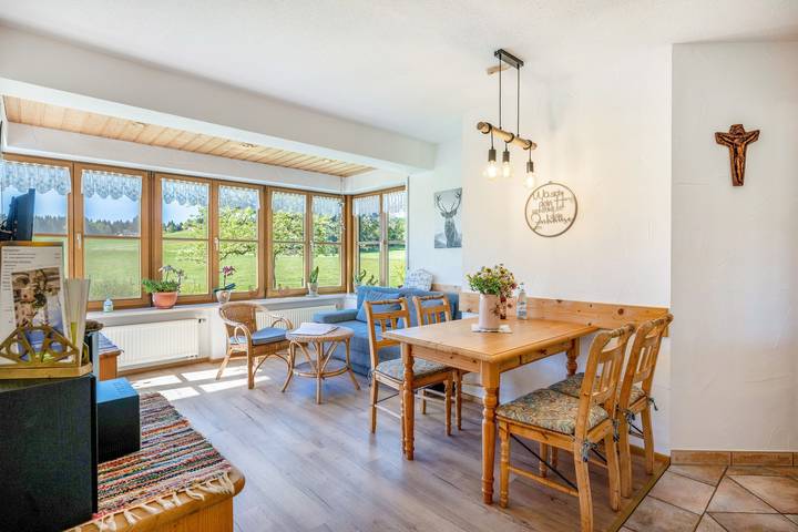 Ganze Wohnung, Ferienwohnung Am Schusterhof" mit privater Terrasse, privatem Garten und Wi-Fi in Wonneberg, Rupertiwinkel