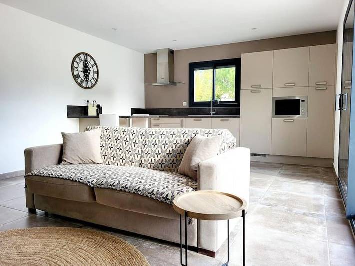 Gîte pour 2 personnes, avec terrasse et jardin à Uchaux