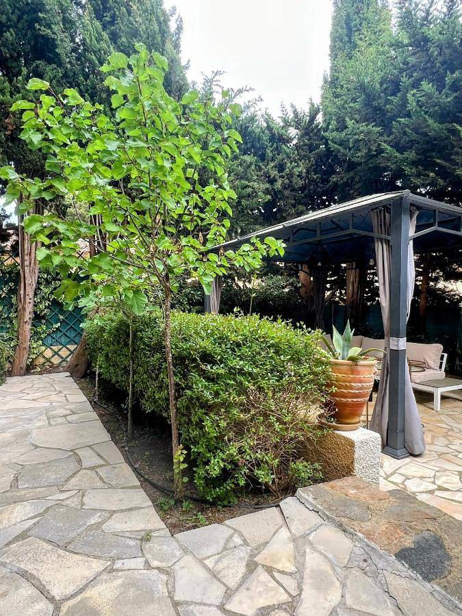 Gîte pour 4 personnes, avec jardin dans Plage de la Bouillabaisse - 2