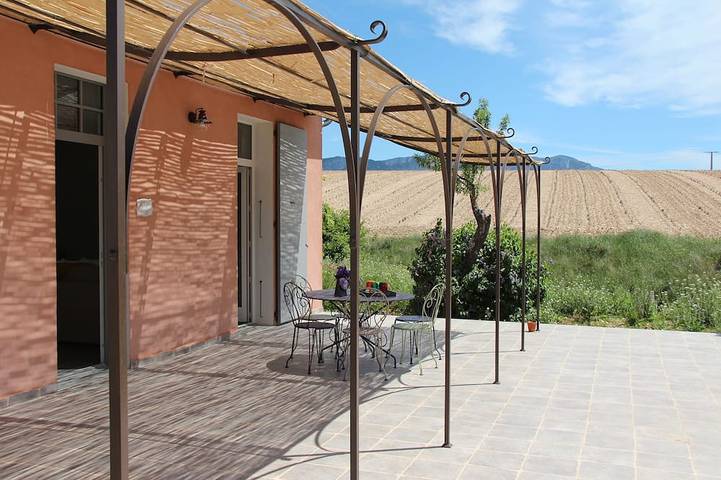 Location de vacances pour 4 personnes, avec Terrasse et Jardin à Moustiers-Sainte-Marie