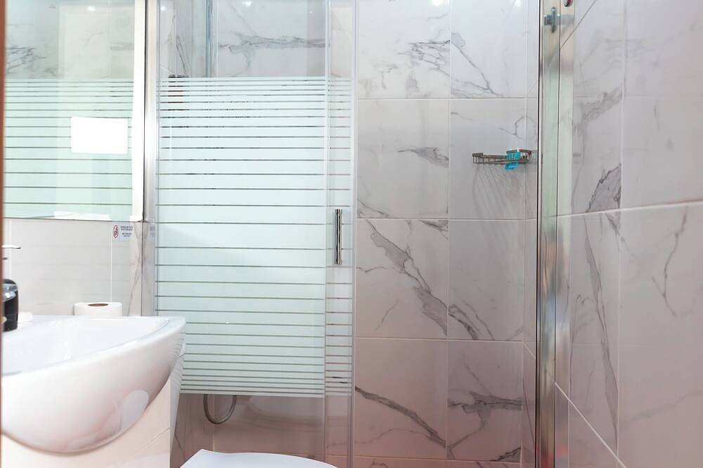 Charming 1-Bedroom Apartment with Hotel Amenities in the Heart of the City! in Thessaloniki und Umgebung