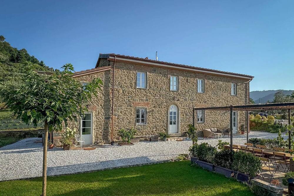 Casa di Pietra tipica con Piscina 6/8 Pax in campagna tra Firenze e Lucca. in Marliana, Provincia di Pistoia