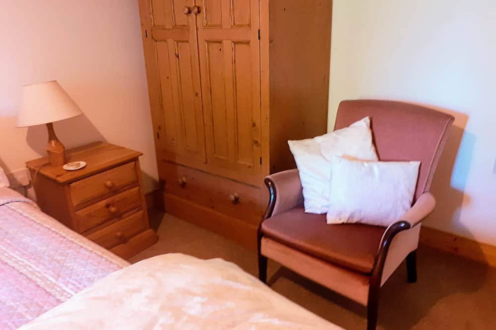 Lackaroe Cottage, family friendly in Garrykennedy, County Tipperary in Nenagh, Lough Derg