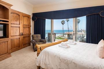 Vacation Rental for 14 Guests in San Diego, San Diego County, Picture 3