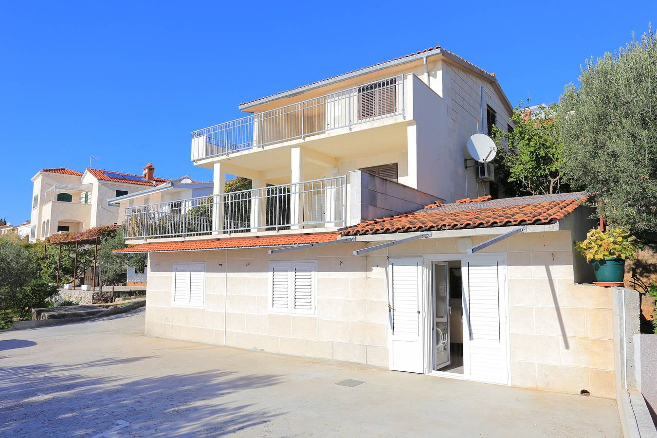 Ganze Wohnung, 1-Zimmer-Ferienwohnung am Strand Okrug Donji, Ciovo A-6859-b in Okrug Donji, Ciovo
