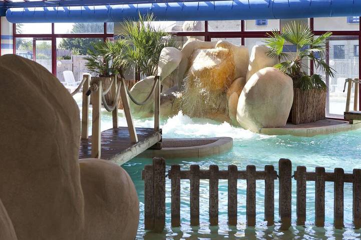 Ferienhaus für 4 Personen, mit Whirlpool und Sauna sowie Pool und Terrasse