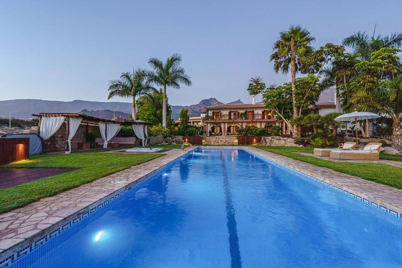 Seven-Bedroom House in Playa del Duque, Adeje
