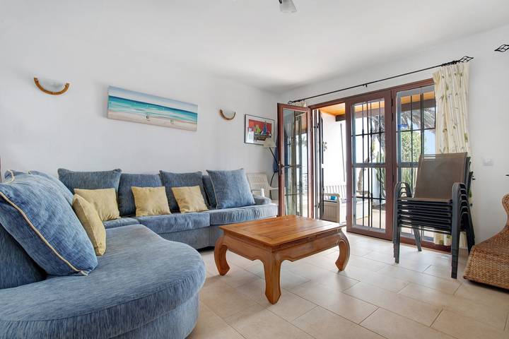 Entire apartment, Holiday Apartment "Puerto Chico V" with Sea View, Shared Pool & Wi-Fi in Playa Blanca, Yaiza