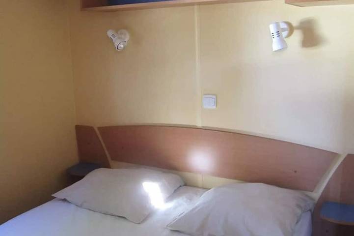 Camping pour 4 personnes, avec piscine et terrasse, animaux acceptés