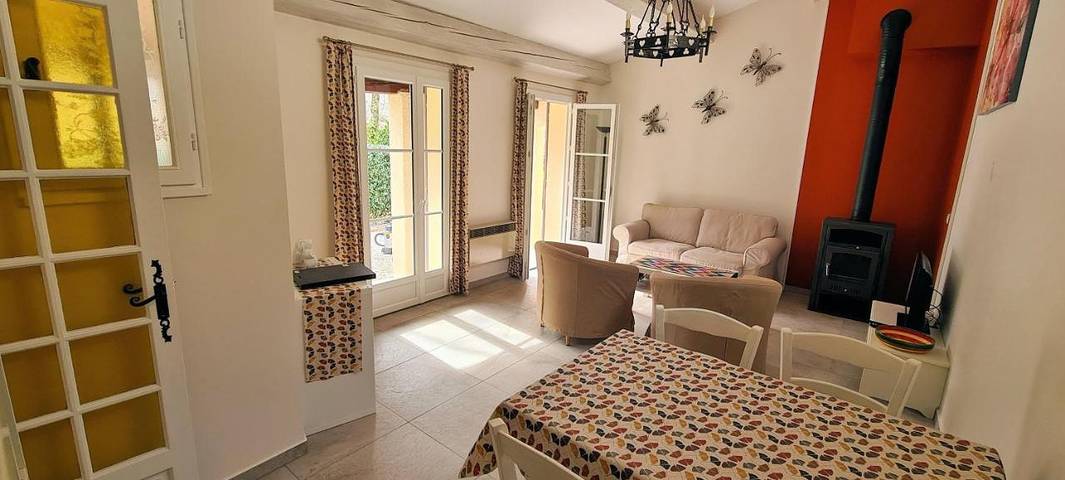 Location de vacances pour 4 personnes, avec vue ainsi que jardin et piscine à Eygaliers - 2