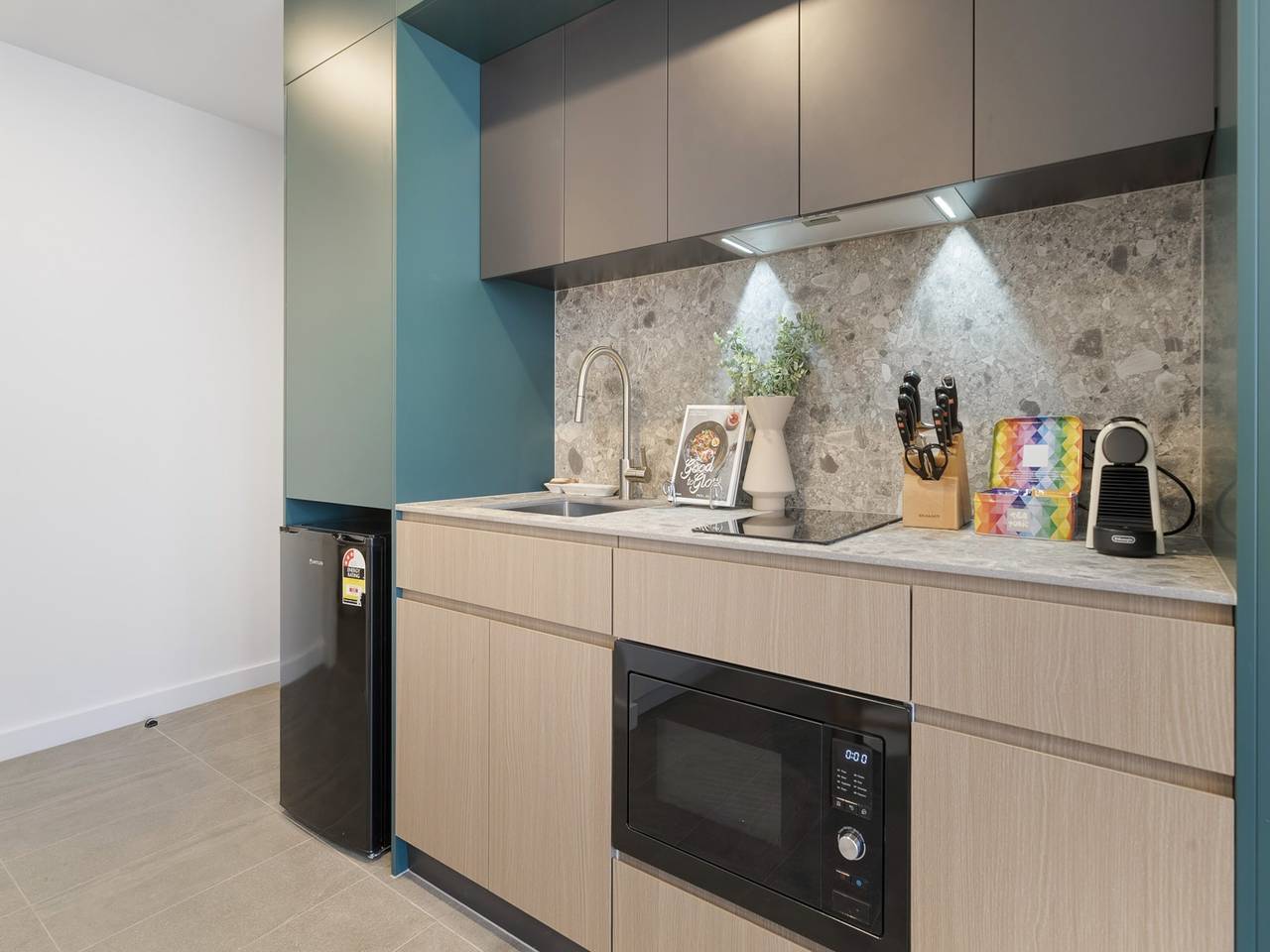 Entire apartment, Modern Studio with Rooftop and Bbq Access in North Fremantle, Perth