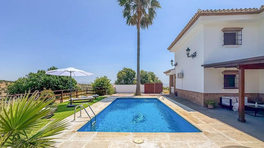 Chalet para 8 personas, con balcón/terraza y piscina, Se admiten mascotas en Sierra de las Nieves - 4
