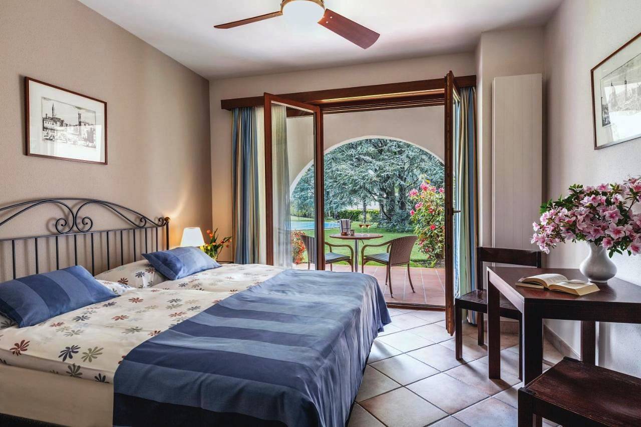 Hotel Garni Elena, Pool & Garden in Losone, Tessiner Alpen