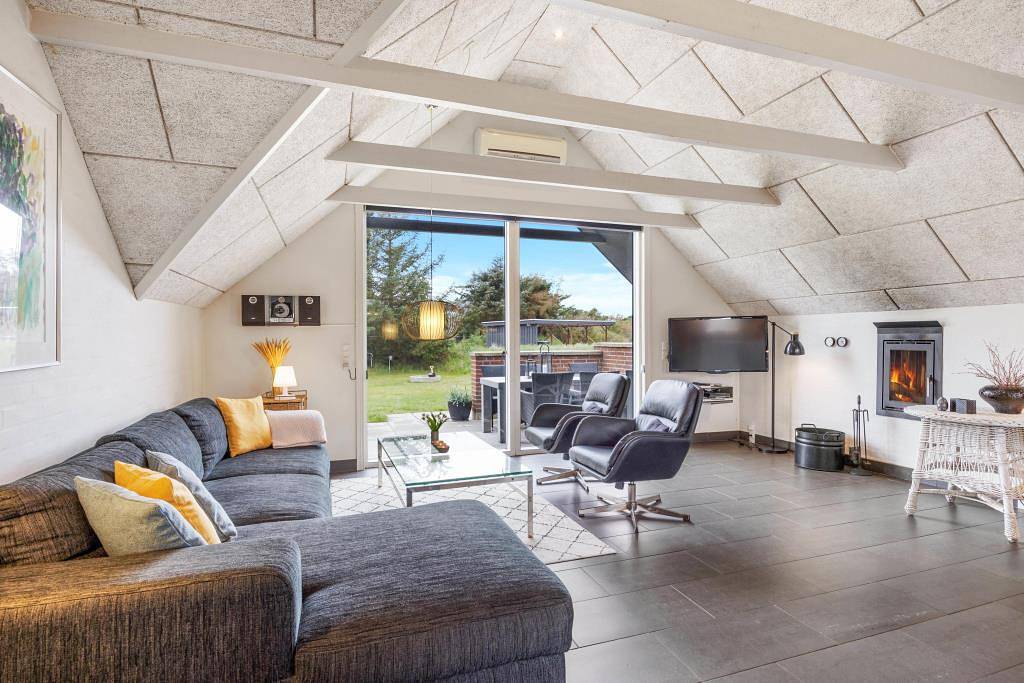 Beautifully and tastefully renovated holiday home in Klegod in Ringkøbing, Holmsland Klit