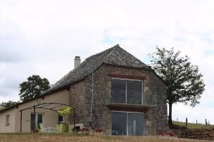 Gîte pour 6 personnes, avec Balcon ainsi que Jardin et Piscine à Florentin-la-Capelle