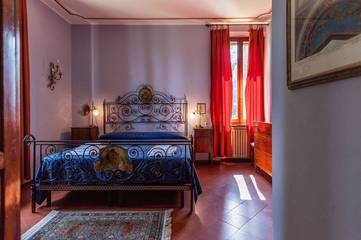 Villa for 11 Guests in Siena, Siena Province, Picture 3