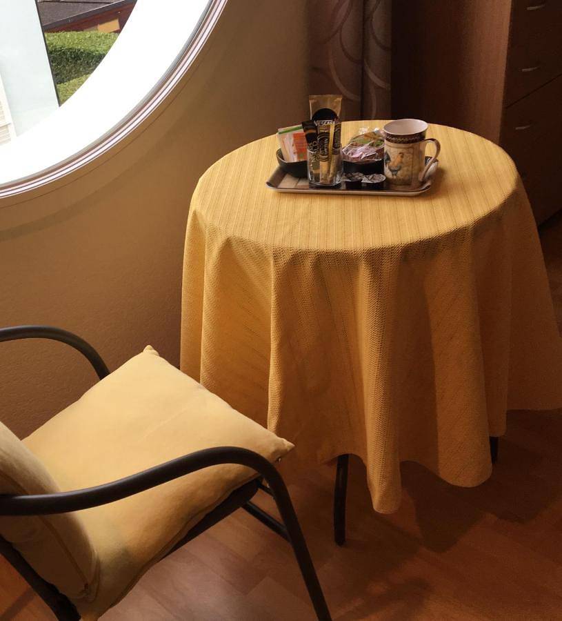 Queen Guest Room in Mont-sur-Rolle, Lago Léman