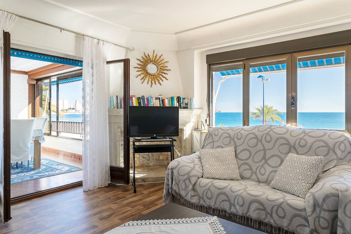 Appartamento intero, Appartamento Casa Blanca 2 con vista mare, barbecue, aria condizionata e Wi-Fi in Benidorm, Costa Blanca