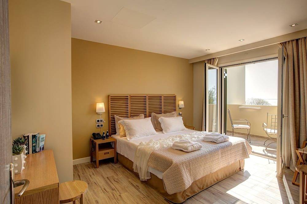 Entire apartment, ** New For 2016** Exclusive 1 bedroom King Suite with pool and amazing views in Lassi, Argostoli