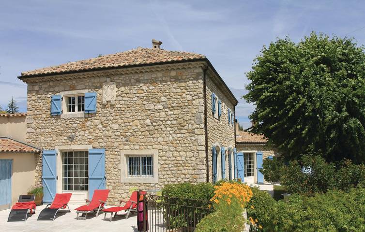 Location de vacances pour 8 personnes, avec terrasse ainsi que piscine et jardin à Malataverne - 2