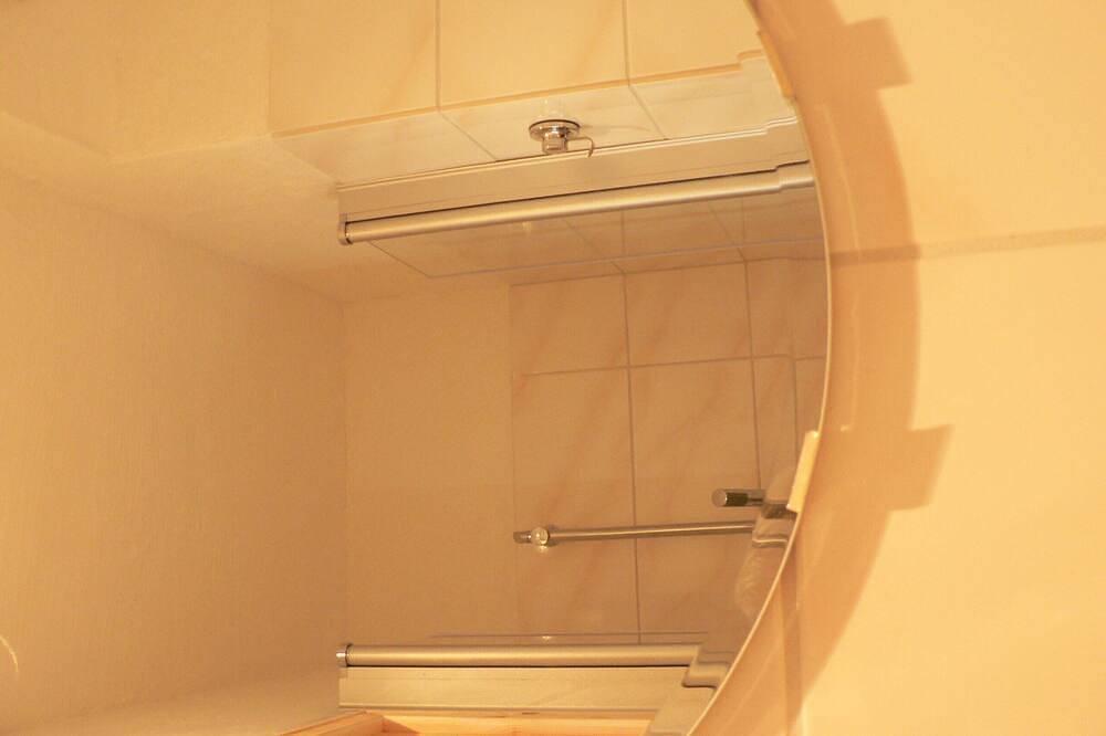 Schönes Gästezimmer mit Dusche/Wc in Lorch, Rheingau-Taunus-Kreis