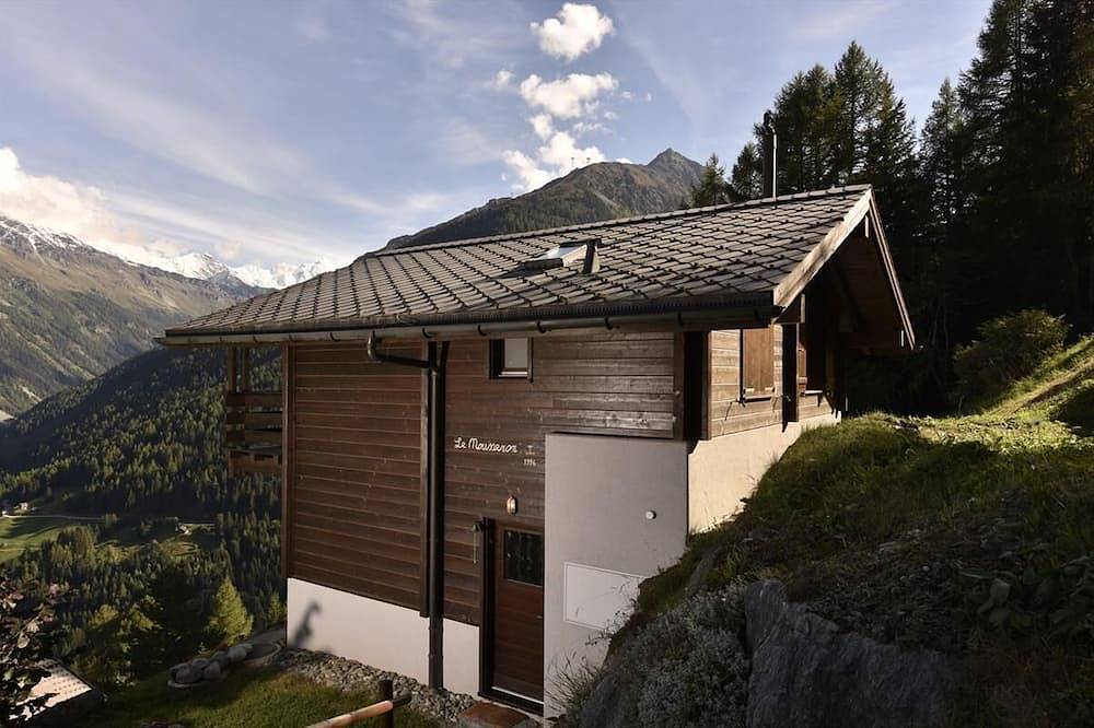 Chalet confortable pour 4 personnes : Living - 1 chambre avec lit double (1.60 x 2.00m) - 1 chambre in Grimentz, Anniviers