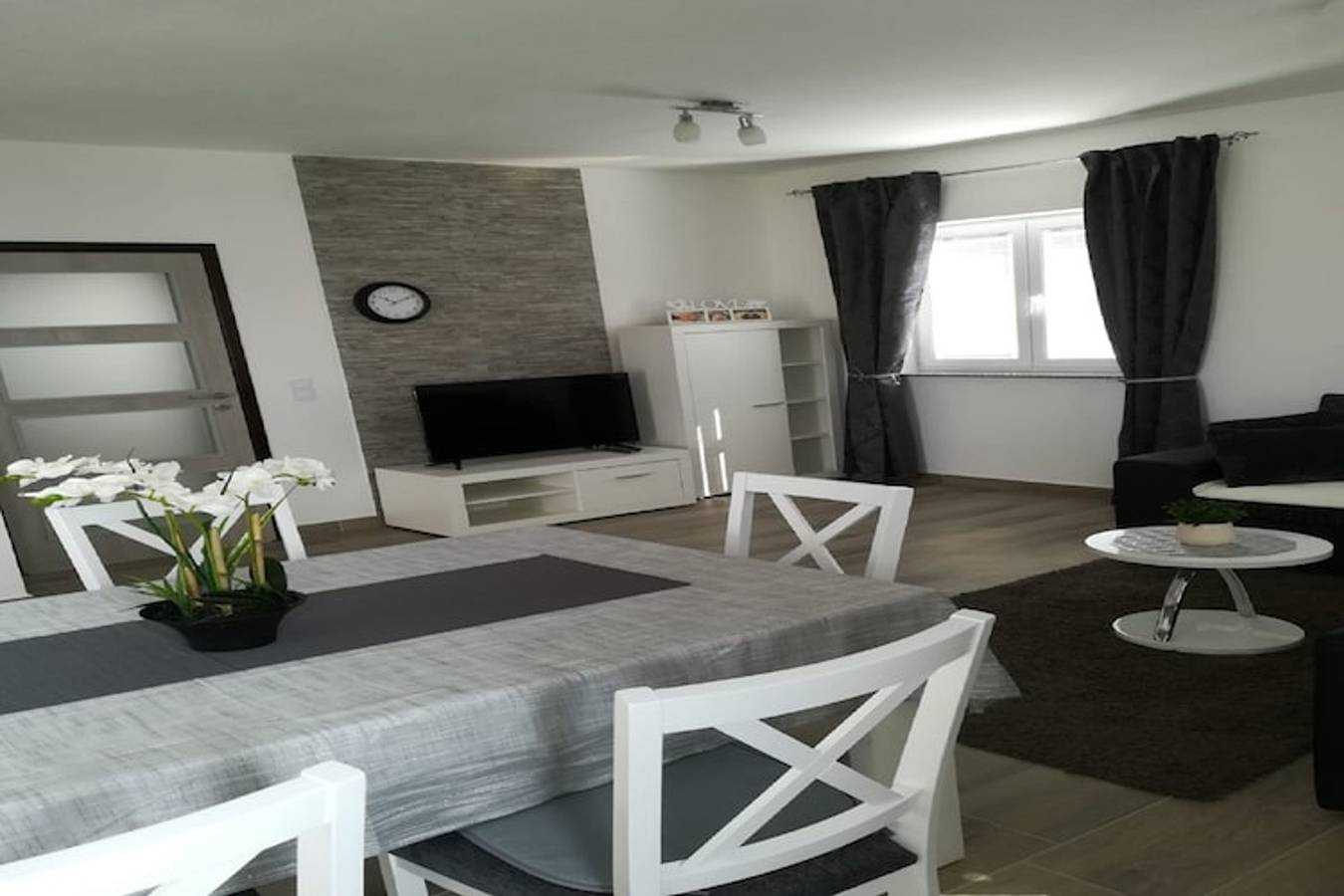Ganze Wohnung, Apartment Villa Bijele Stijene - Two Bedroom Apartment with Terrace and Sea View in Karlobag, Naturpark Velebit
