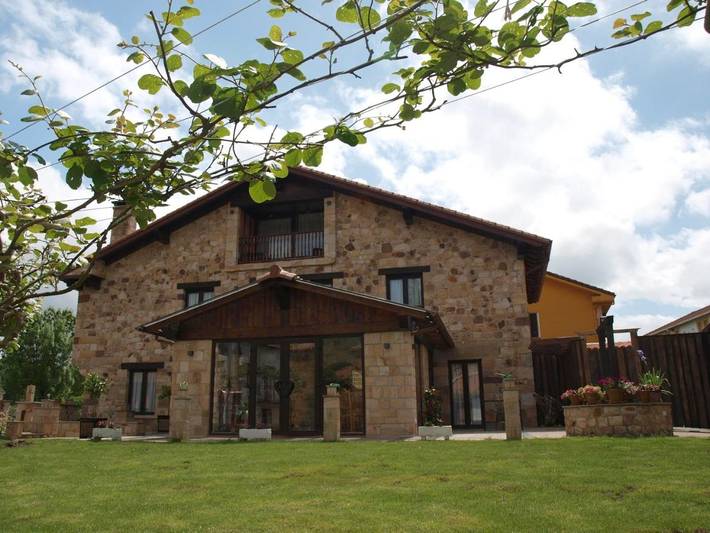 Maison de campagne pour 3 personnes, avec Balcon et Terrasse ainsi que Jacuzzi et Jardin dans Cabárceno