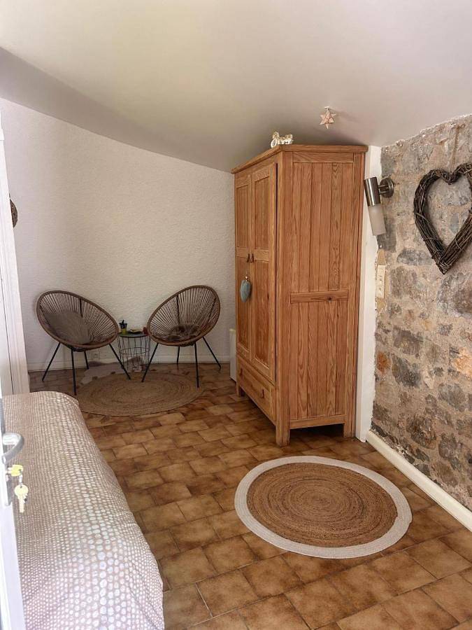 Chambre en bordure d'Aveyron in Saint-Antonin-Noble-Val, Quercy